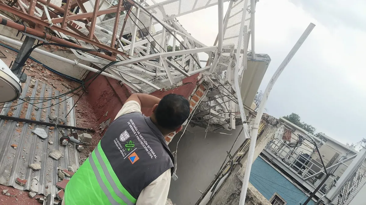 Torre telecom colapsa por fuertes vientos; afectó a 7,000 usuarios en Guadalupe Tepeyac