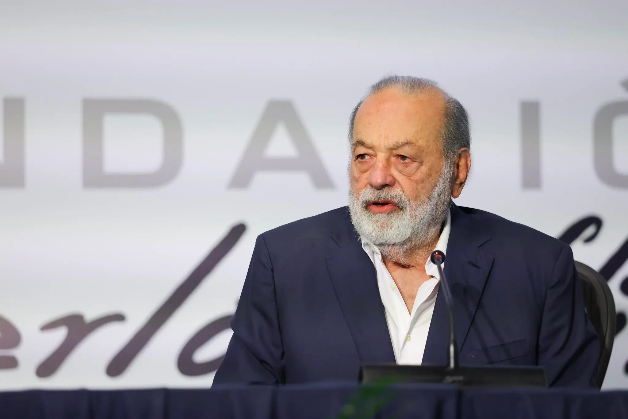 Carlos Slim Helú, propietario de AMX, recientemente realizó su encuentro anual con la prensa de negocios.