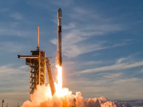 SpaceX escala 20% en Wall Street y roza una valoración de 2.5 billones de dólares por el respaldo del capital del Golfo