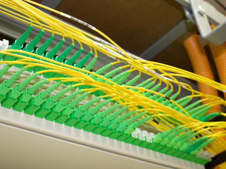Totalplay pierde 362 mdp en el 2T26, pero gana 121,572 accesos residenciales
