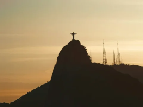 Brasil parte la banda de 6 GHz: restringirá Wi-Fi y reservará 700 MHz para redes móviles desde 2027