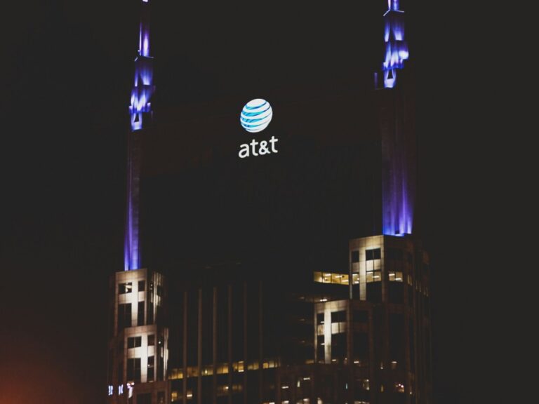 AT&T pone a trabajar los 23,000 mdd de espectro que compró a EchoStar