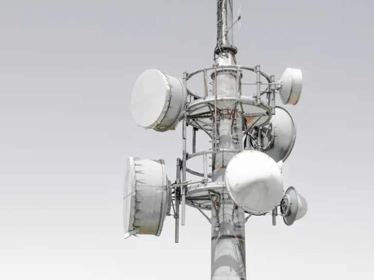 Microondas ganan capacidad para el backhaul de 5G; Huawei alcanza 50 Gbps