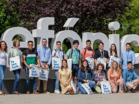Movistar suma a más de 200 jóvenes a sus programas de formación laboral en México