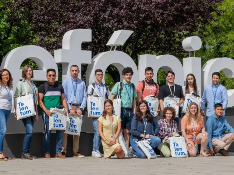 Movistar suma a más de 200 jóvenes a sus programas de formación laboral en México