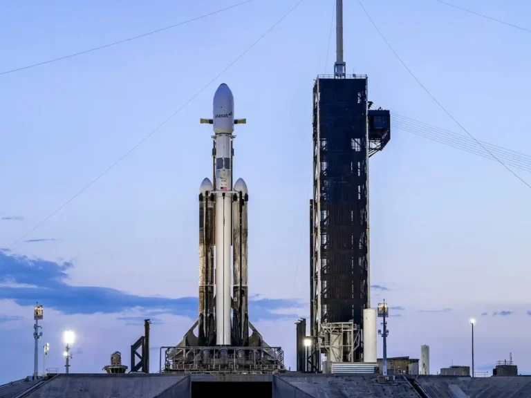 Viasat encarga a Rocket Lab un satélite militar antiinterferencias para la Fuerza Espacial de EU