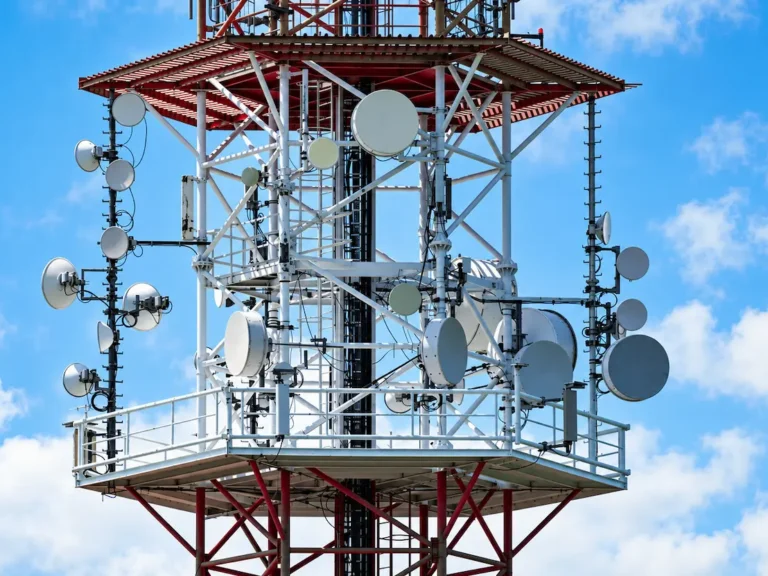 CRT propone revocar concesiones de microondas a quienes reserven capacidad