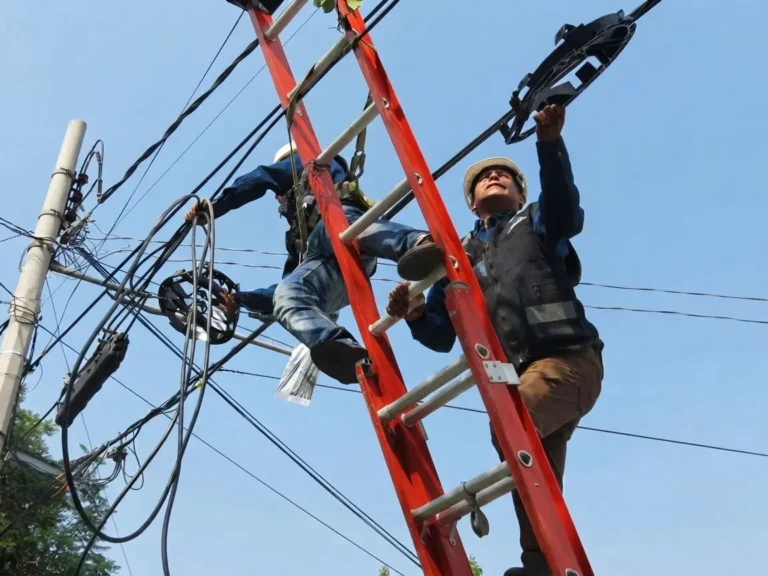 Un aviso y a desplegar: CRT propone seis meses para instalar fibra y mástiles sin tramitar cada obra