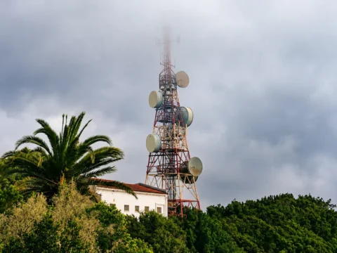 Sistema meteorológico que utiliza espectro radioeléctrico para observar la atmósfera y elaborar pronósticos.