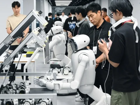 Robots de LG entrenan con tecnología de NVIDIA en la Data Factory de Seúl.