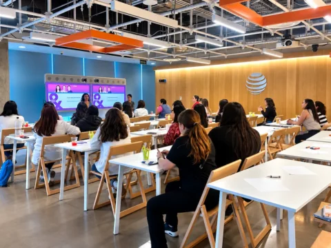 AT&T México capacita a 5,500 trabajadores en inteligencia artificial y ciberseguridad