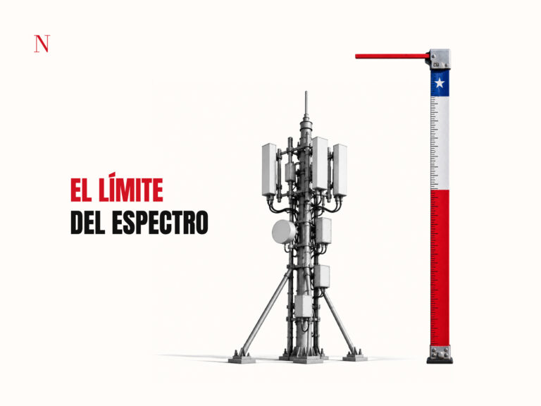 Antenas de telecomunicaciones en Chile ilustran el debate sobre los límites de espectro y la concentración del mercado móvil.